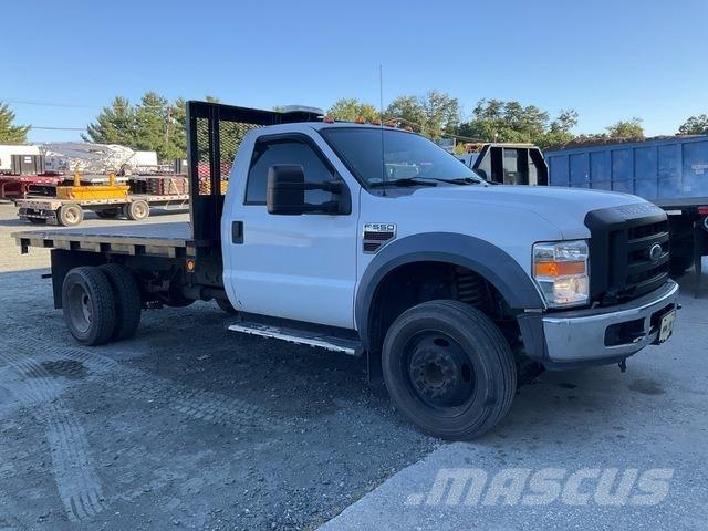 Ford F-550 Tovornjaki s kesonom/platojem