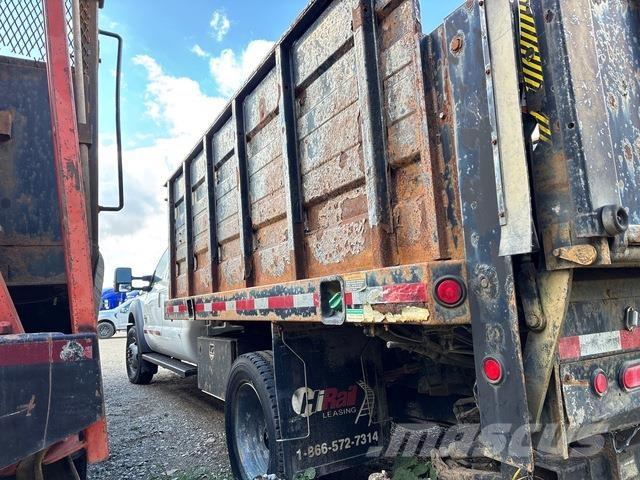 Ford F-550 Tovornjaki s kesonom/platojem