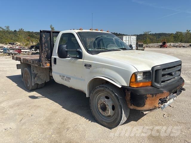 Ford F-550 Tovornjaki s kesonom/platojem