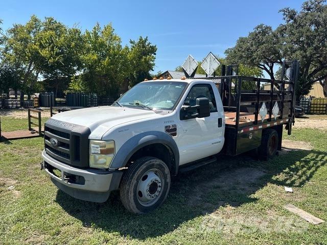 Ford F-550 Tovornjaki s kesonom/platojem