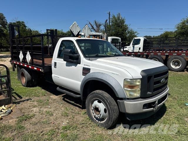 Ford F-550 Tovornjaki s kesonom/platojem