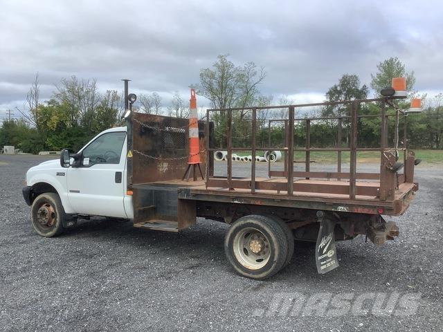 Ford F-550 Tovornjaki s kesonom/platojem