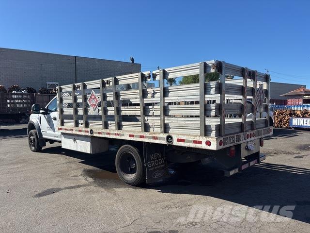 Ford F-550 Tovornjaki s kesonom/platojem