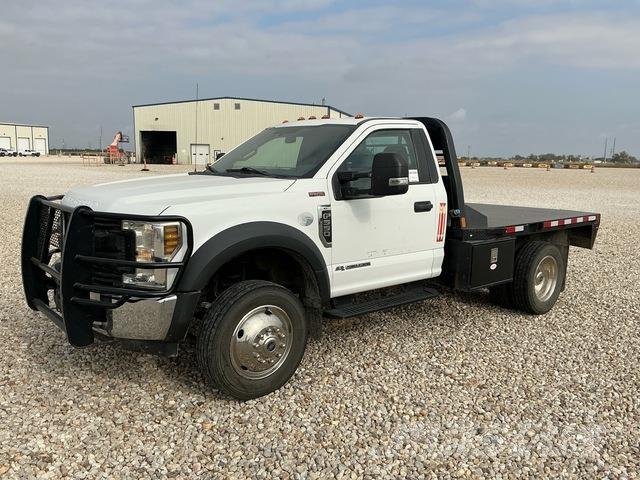 Ford F-550 Tovornjaki s kesonom/platojem