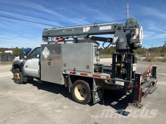 Ford F-550 Tovornjaki z žerjavom