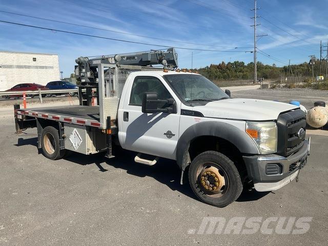 Ford F-550 Tovornjaki z žerjavom