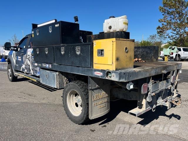 Ford F-550 Tovornjaki s kesonom/platojem