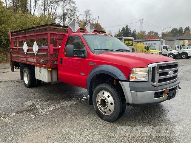 Ford F-550 Tovornjaki s kesonom/platojem