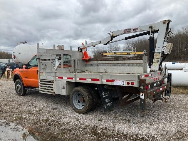 Ford F-550 Tovornjaki z žerjavom