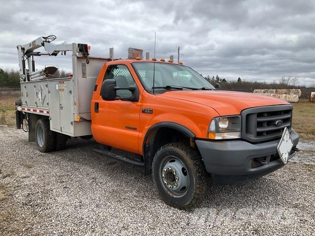 Ford F-550 Tovornjaki z žerjavom