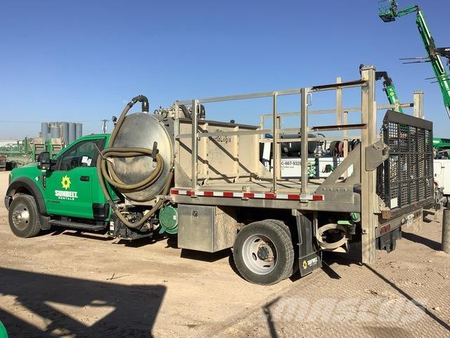 Ford F-550 Tovornjaki s kesonom/platojem