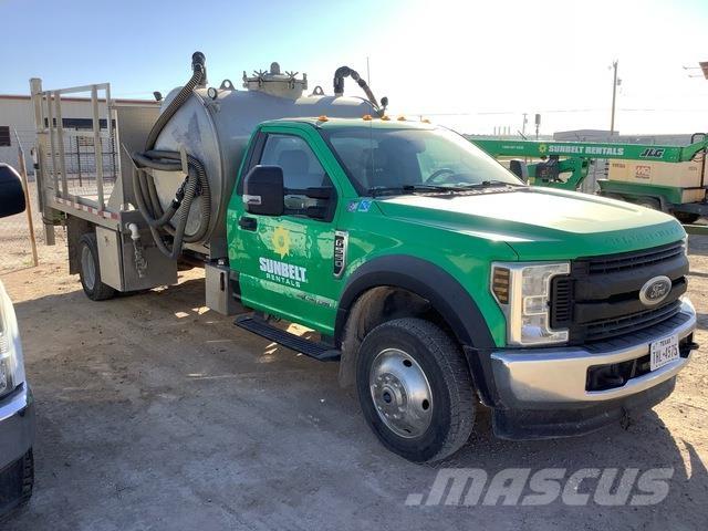 Ford F-550 Tovornjaki s kesonom/platojem