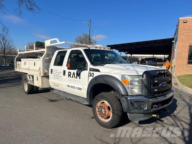 Ford F-550 Tovornjaki s kesonom/platojem