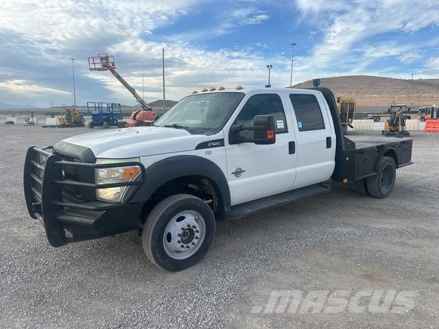 Ford F-550 Tovornjaki s kesonom/platojem