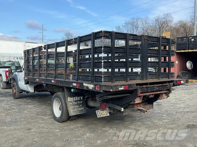 Ford F-550 Tovornjaki s kesonom/platojem