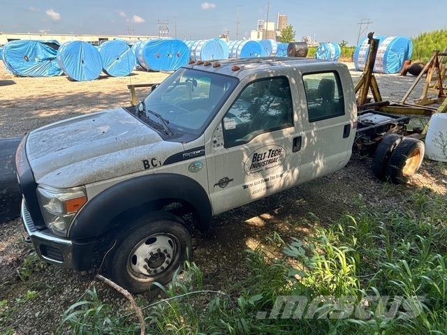 Ford F-550 XL Kabine in notranjost