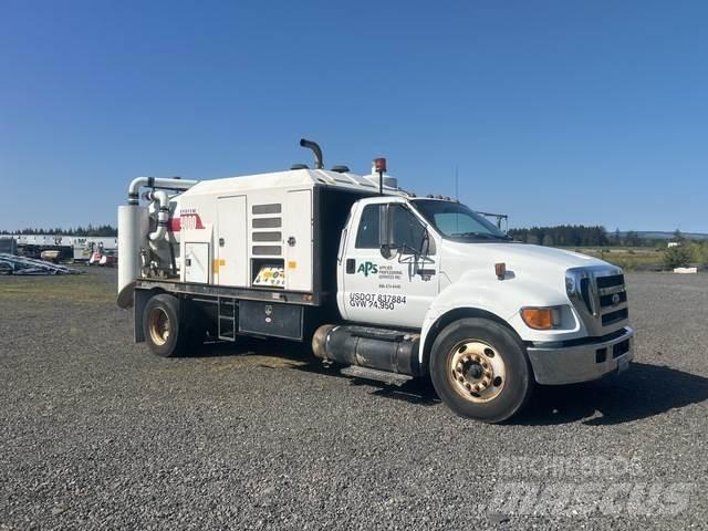 Ford F-650 Bagri goseničarji