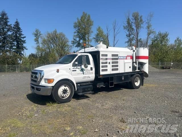 Ford F-650 Bagri goseničarji