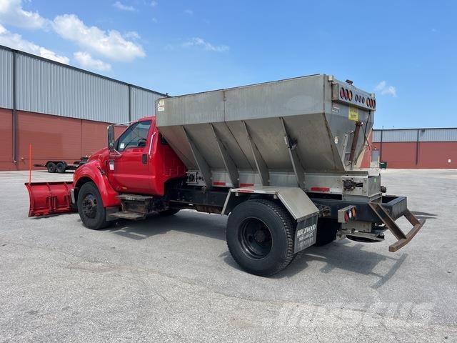 Ford F-650 Snežne deske in plugi