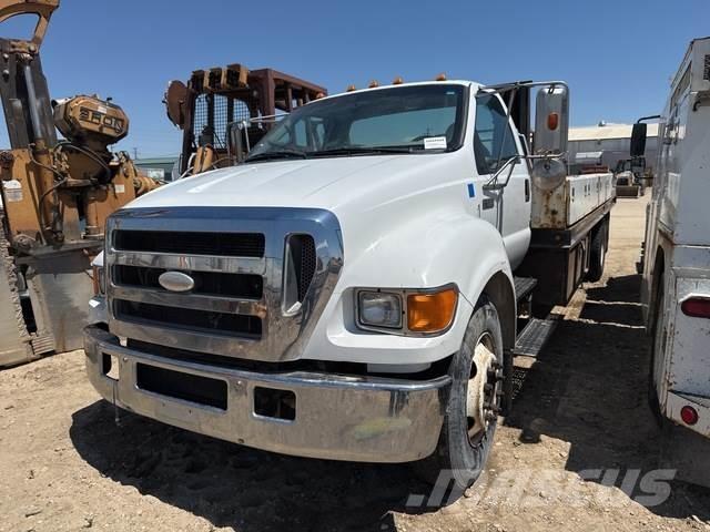 Ford F-650 Tovornjaki s kesonom/platojem