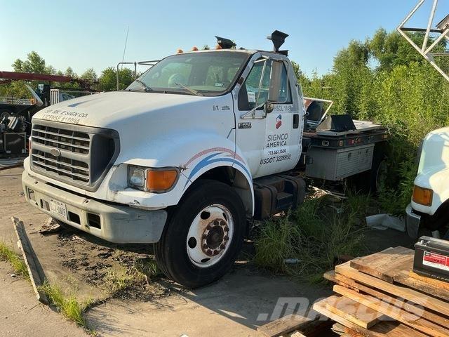 Ford F-650 Tovornjaki s kesonom/platojem