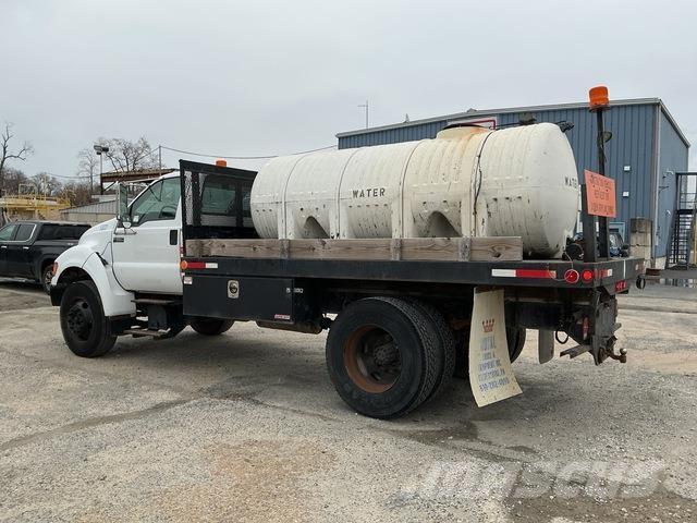 Ford F-650 Tovornjaki s kesonom/platojem