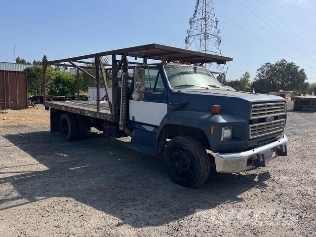 Ford F-700 Tovornjaki s kesonom/platojem