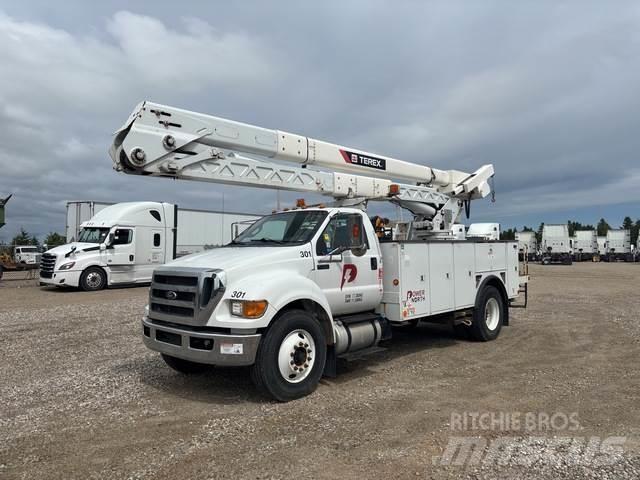 Ford F-750 Avtokošare