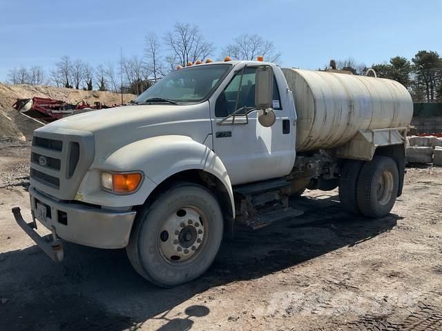 Ford F-750 Tovornjaki za vodo