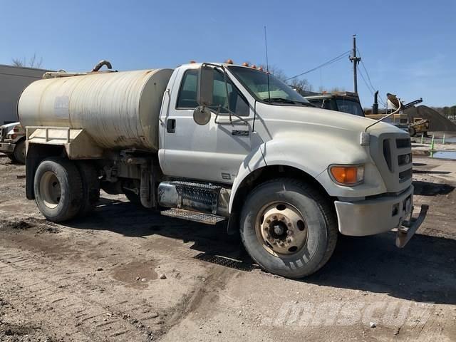 Ford F-750 Tovornjaki za vodo