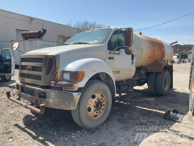 Ford F-750 Tovornjaki za vodo