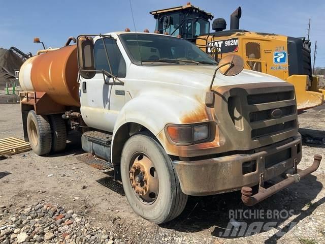 Ford F-750 Tovornjaki za vodo