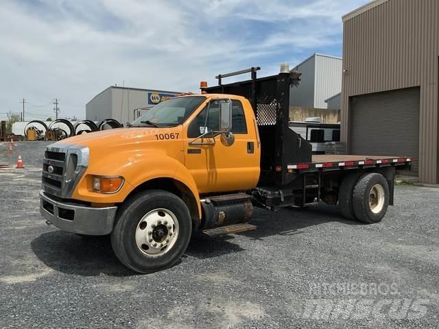 Ford F-750 Tovornjaki s kesonom/platojem