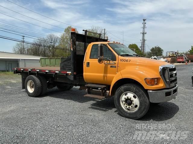 Ford F-750 Tovornjaki s kesonom/platojem
