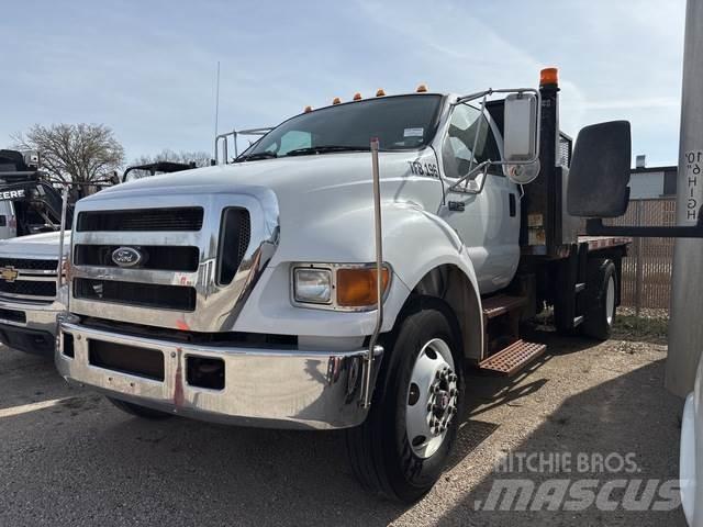 Ford F-750 Tovornjaki s kesonom/platojem