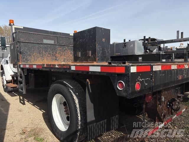 Ford F-750 Tovornjaki s kesonom/platojem