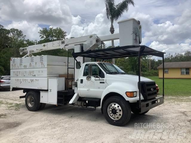 Ford F-750 Avtokošare
