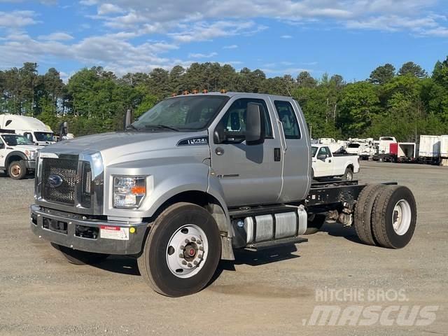 Ford F-750 Kabine in notranjost