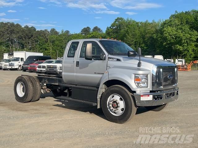 Ford F-750 Kabine in notranjost