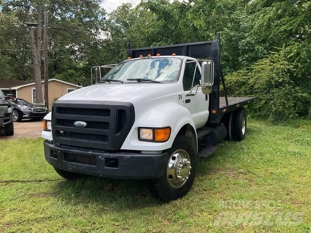 Ford F-750 Tovornjaki s kesonom/platojem