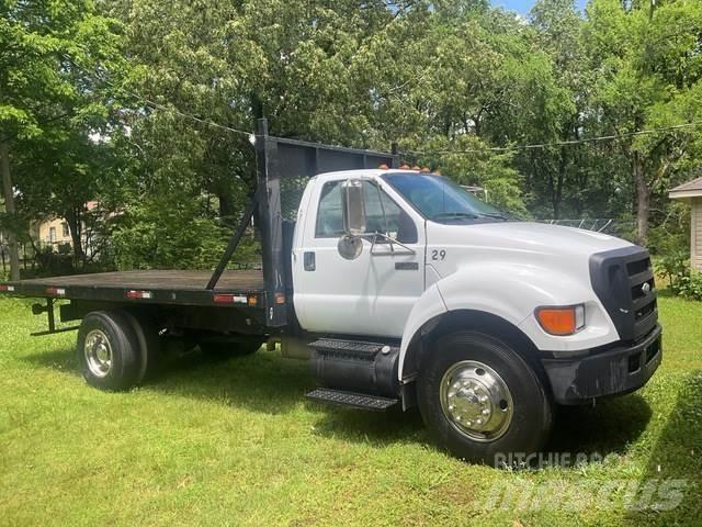Ford F-750 Tovornjaki s kesonom/platojem