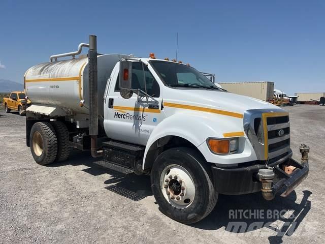 Ford F-750 Tovornjaki za vodo