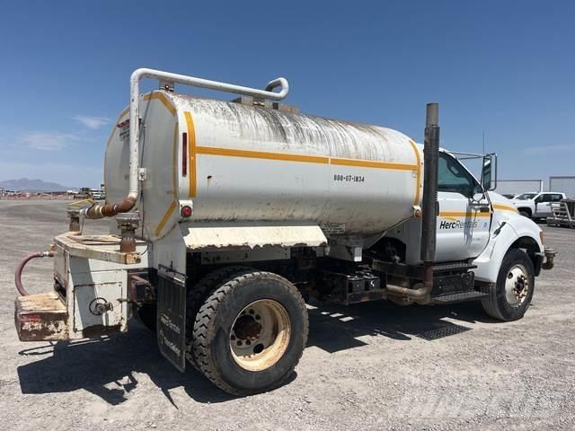 Ford F-750 Tovornjaki za vodo