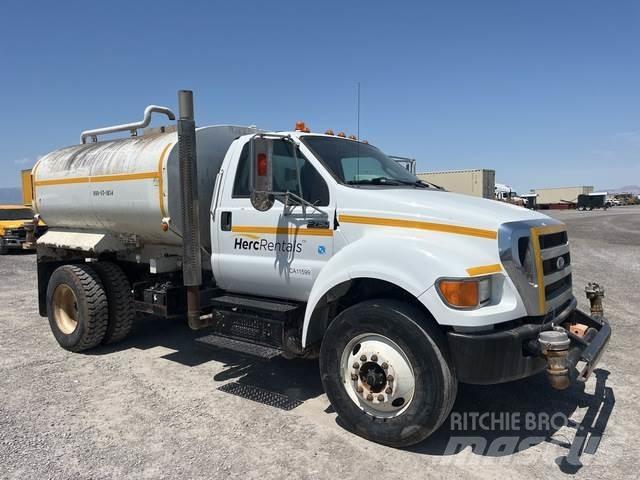 Ford F-750 Tovornjaki za vodo