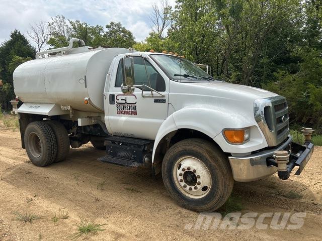 Ford F-750 Tovornjaki za vodo