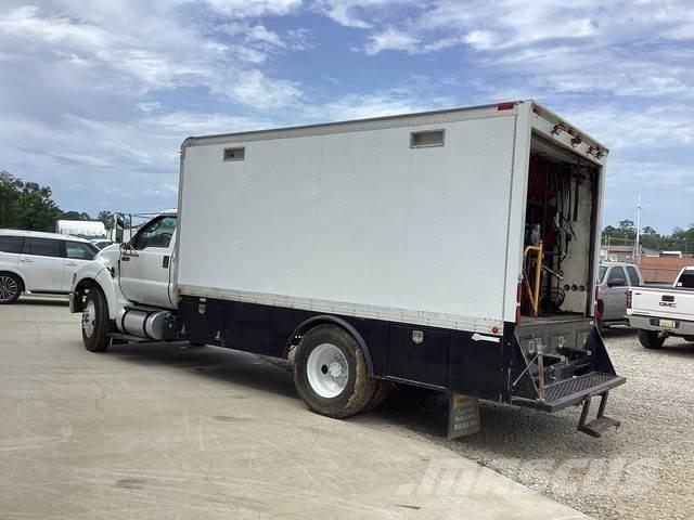 Ford F-750 Tovornjaki cisterne