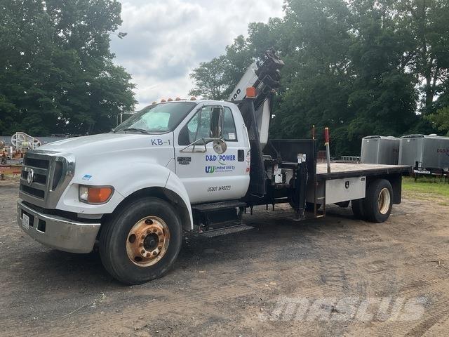 Ford F-750 Tovornjaki s kesonom/platojem