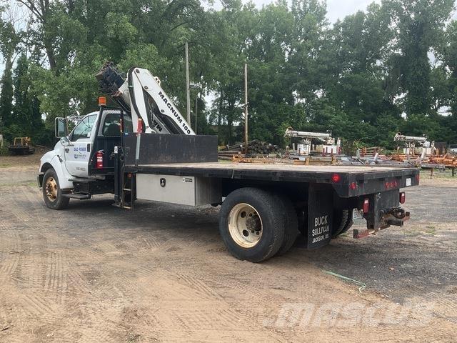 Ford F-750 Tovornjaki s kesonom/platojem