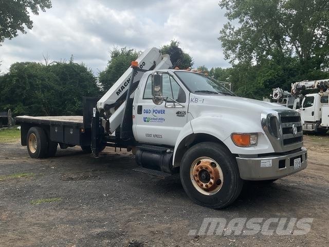 Ford F-750 Tovornjaki s kesonom/platojem