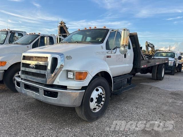 Ford F-750 Tovornjaki s kesonom/platojem